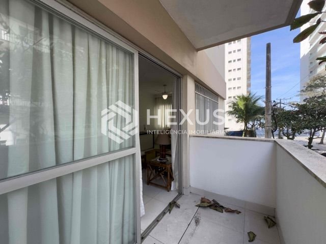 Foto 3 de Apartamento com varanda e vista mar na beira mar da Praia das Pitangueiras, Guaruja