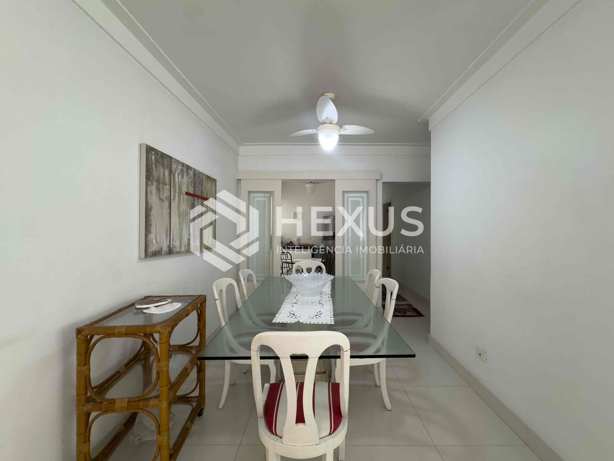 Foto 4 de Apartamento com varanda e vista mar na beira mar da Praia das Pitangueiras, Guaruja