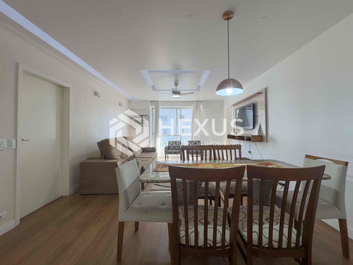 Foto 3 de Apartamento com varanda, reformado, duas quadras da Praia das Pitangueiras, Guaruja - Hexus