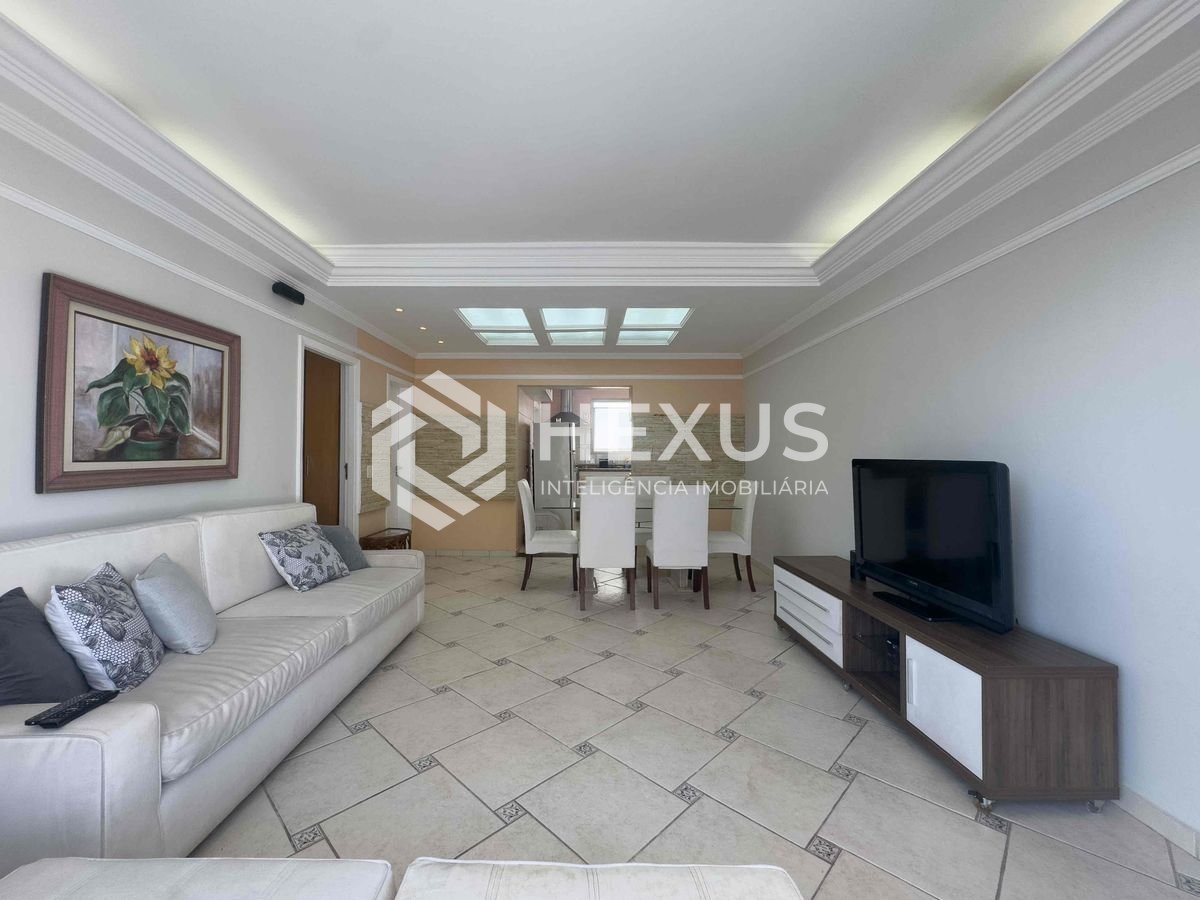 Foto 5 de Apartamento com varanda, reformado, a duas quadras da Praia das Pitangueiras, Guaruja