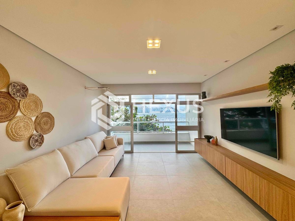 Foto 2 de Apartamento frente mar reformado com varanda vista mar na Praia das Asturias, Guaruja