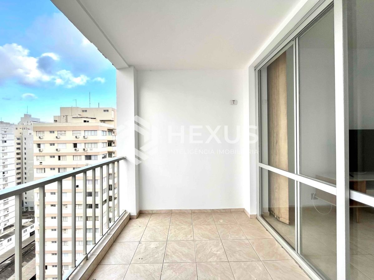 Foto 2 de Apartamento frente rua com varanda a uma quadra da Praia das Pitangueiras, Guaruja