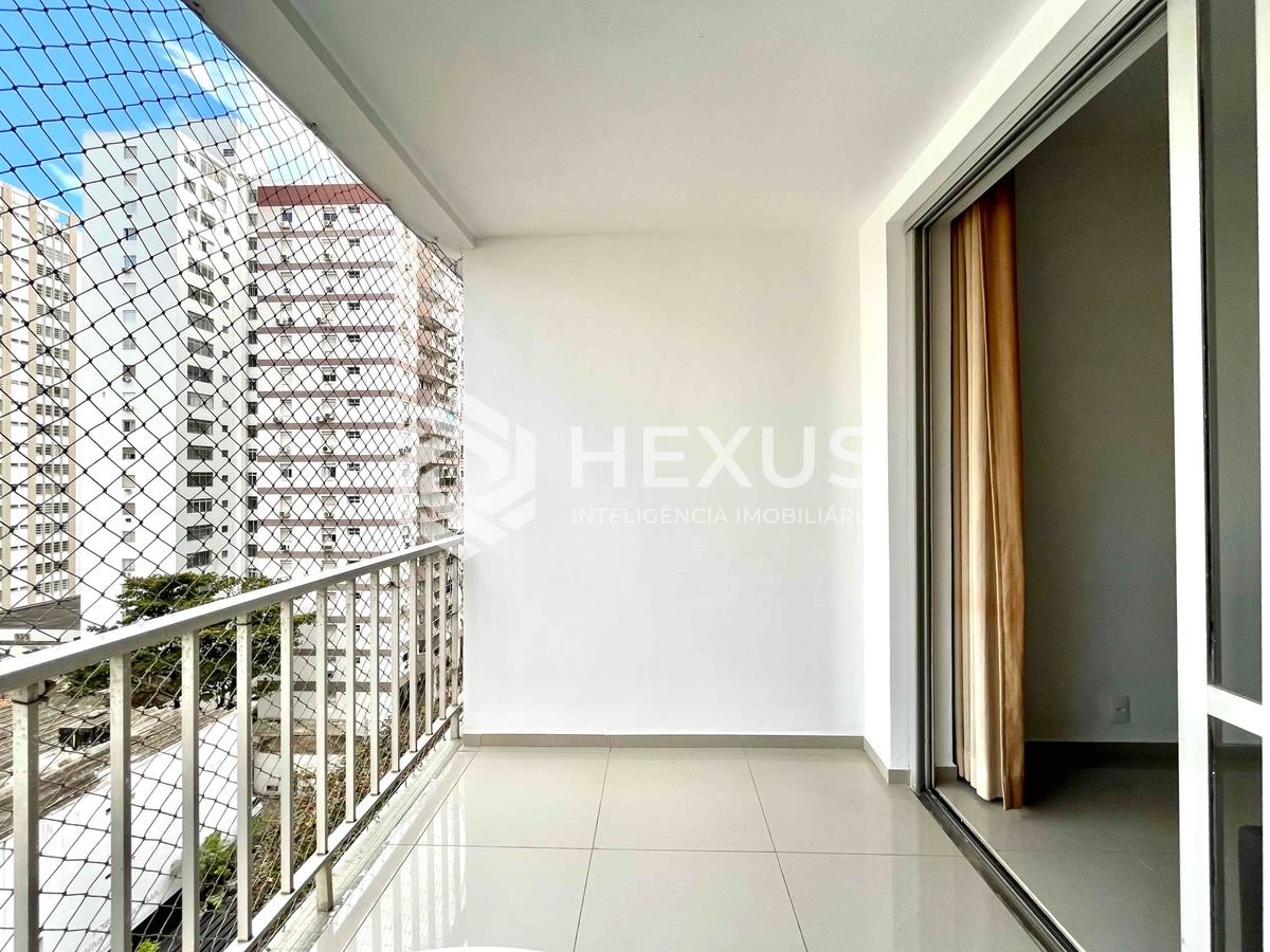 Foto 2 de Apartamento com varanda a uma quadra da Praia das Pitangueiras de 2 quartos, 1 vaga, Guarujá-SP.