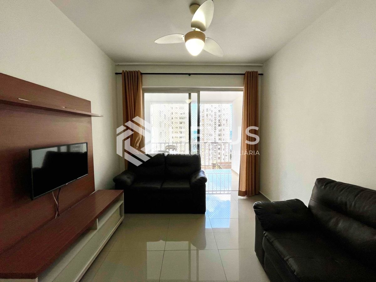 Foto 3 de Apartamento com varanda a uma quadra da Praia das Pitangueiras de 2 quartos, 1 vaga, Guarujá-SP.