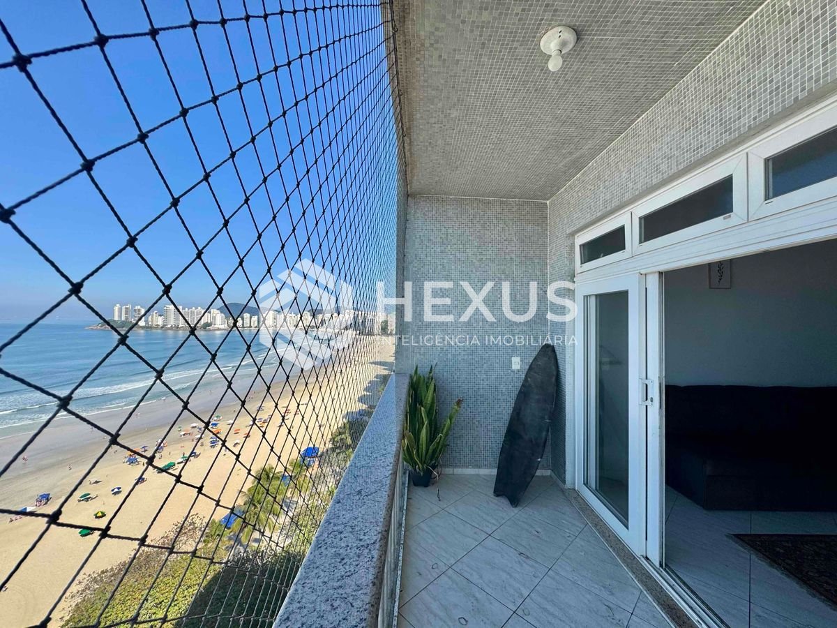 Foto 3 de Apartamento frente mar com varanda e vista mar na Praia das Pitangueiras, Guaruja