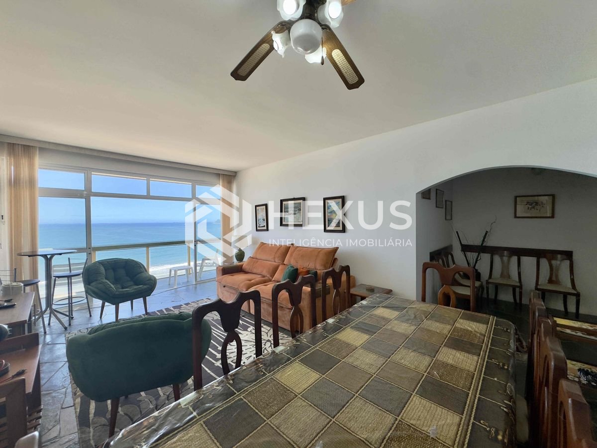 Foto 4 de Apartamento frente mar com varanda e vista na Praia das Pitangueiras, Guaruja