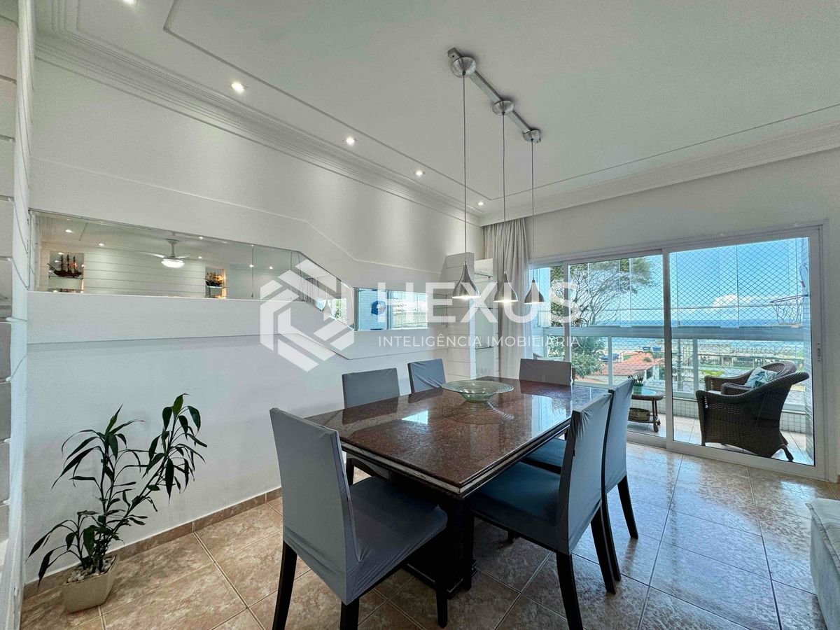 Foto 4 de Apartamento frente mar com varanda e vista mar na Praia das Pitangueiras, Guaruja