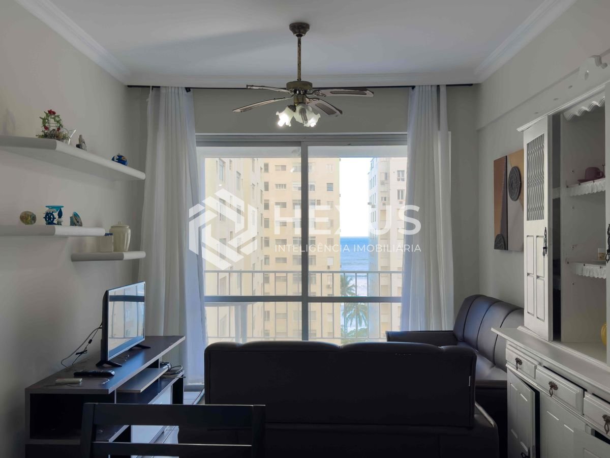 Foto 2 de Apartamento com varanda e vista mar a uma quadra da Praia das Pitangueiras de 3 quartos, 1 vaga, Guarujá-SP.