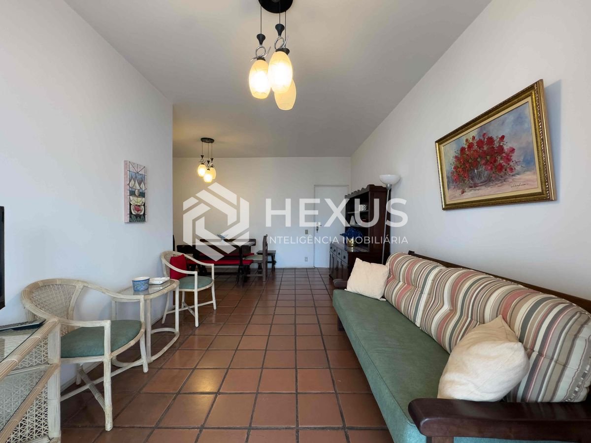 Foto 4 de Apartamento com varanda a uma quadra da Praia das Pitangueiras, Guaruja