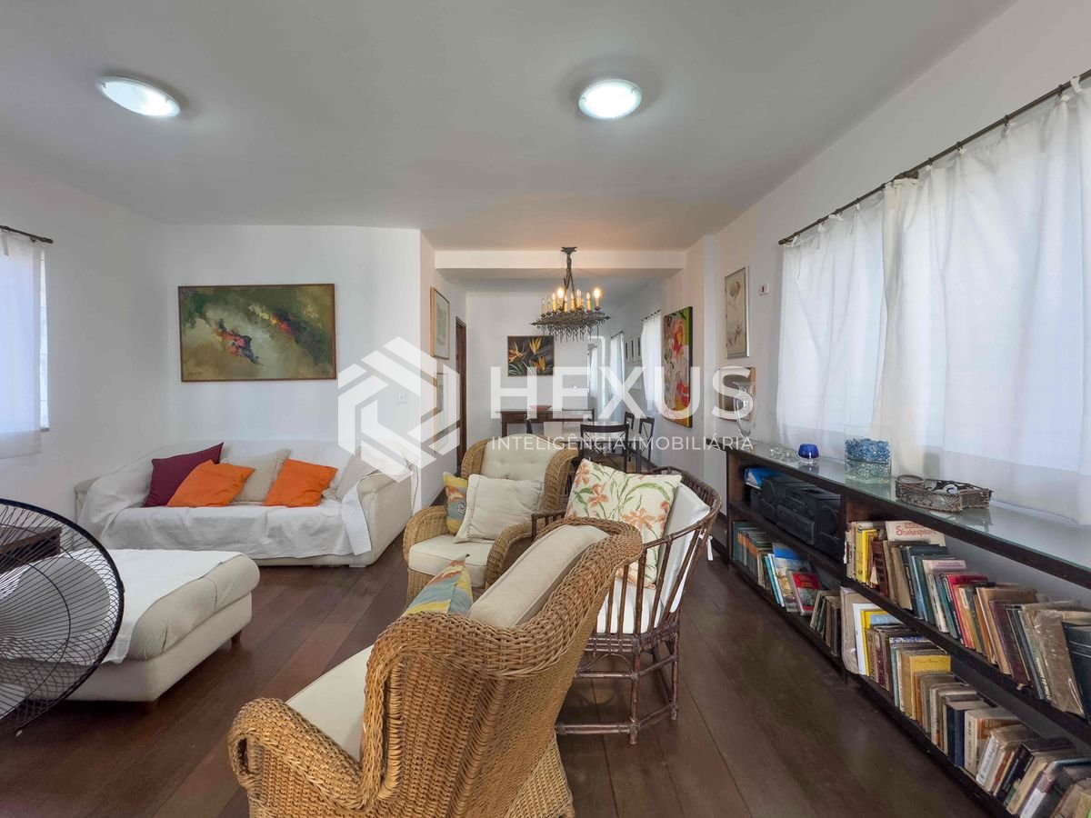 Foto 4 de Apartamento com varanda, vista mar, 2 quadras da Praia das Pitangueiras, Guaruja | Hexus Inteligência Imobiliária