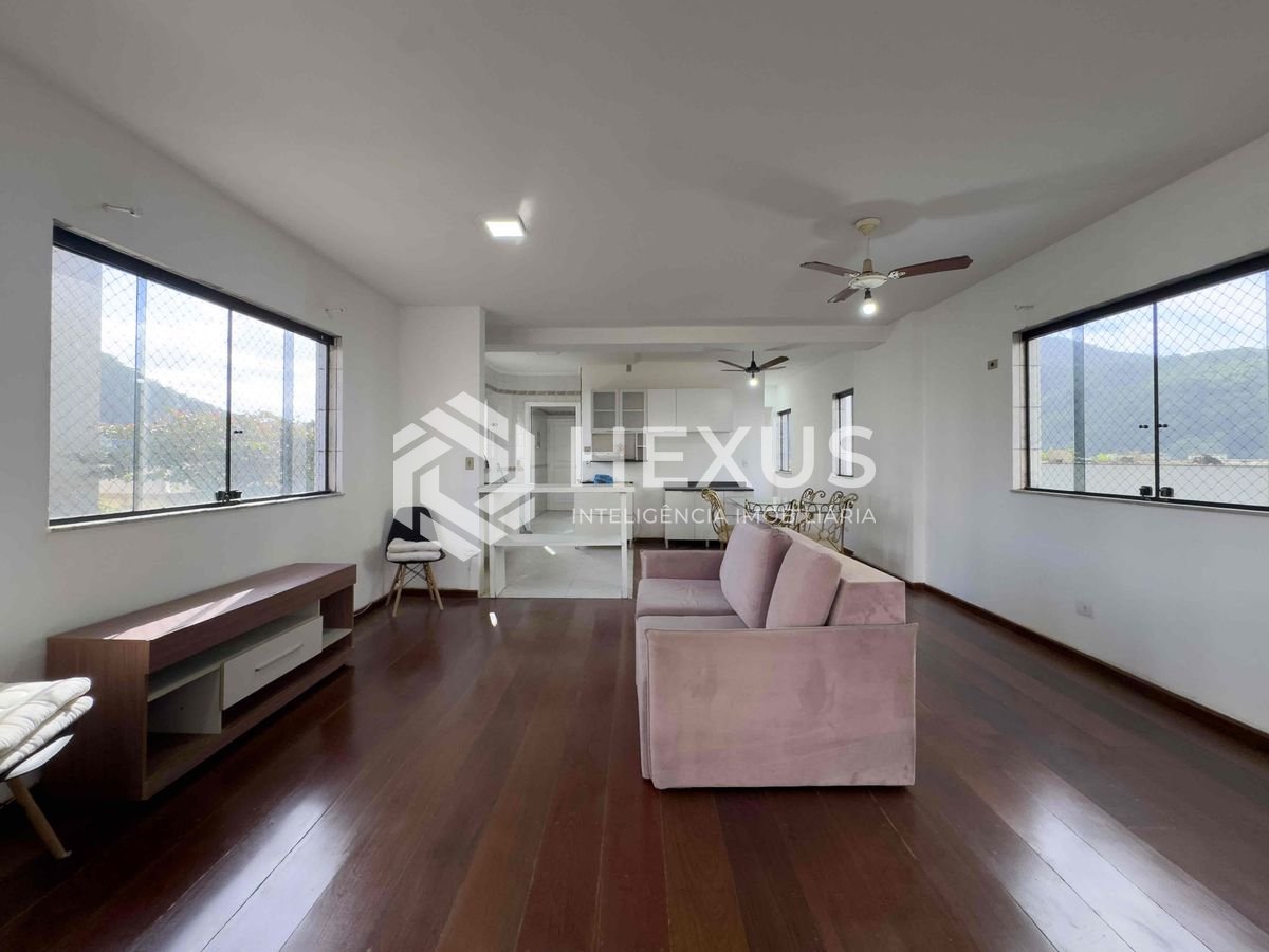 Foto 2 de Apartamento com varanda, lazer, duas quadras da Praia das Pitangueiras, Guaruja | Hexus Inteligência Imobiliária