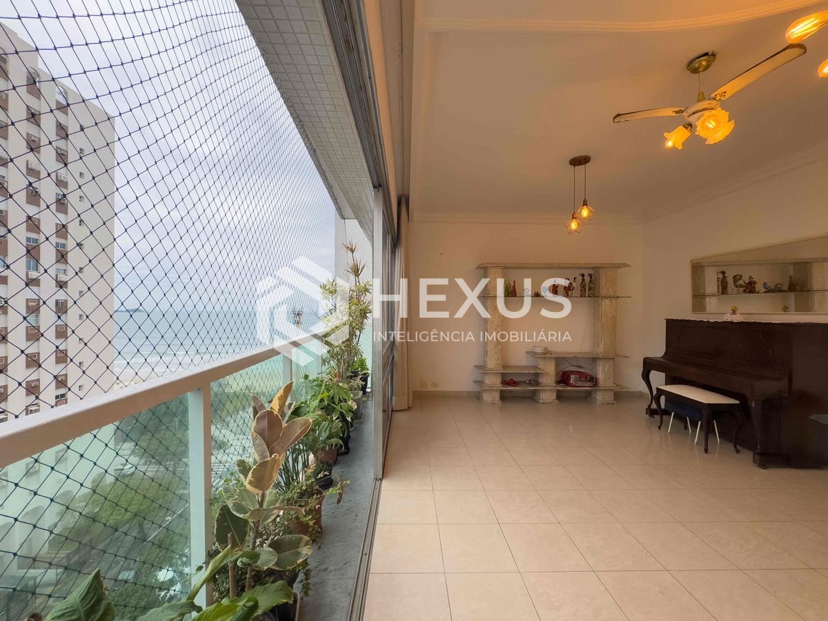 Foto 3 de Apartamento com varanda e vista mar na beira mar da Praia das Pitangueiras, Guaruja