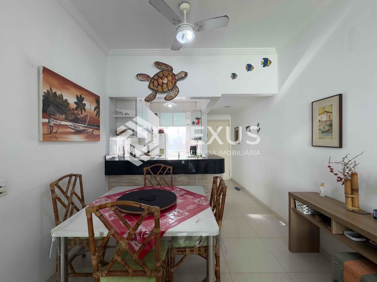 Foto 5 de Apartamento com varanda e vista mar a uma quadra da Praia das Pitangueiras de 2 quartos com 1 vaga, Guarujá-SP
