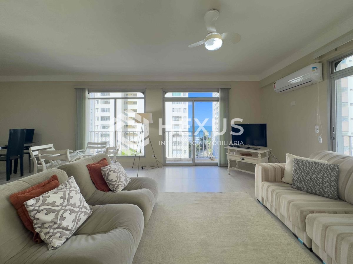 Foto 2 de Apartamento com varanda e vista mar a uma quadra da Praia das Pitangueiras de 3 quartos (1 suíte), 2 vagas, Guarujá-SP