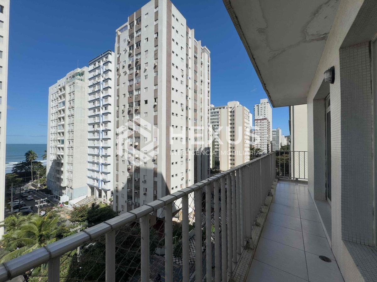Foto 3 de Apartamento com varanda e vista mar a uma quadra da Praia das Pitangueiras de 3 quartos (1 suíte), 2 vagas, Guarujá-SP
