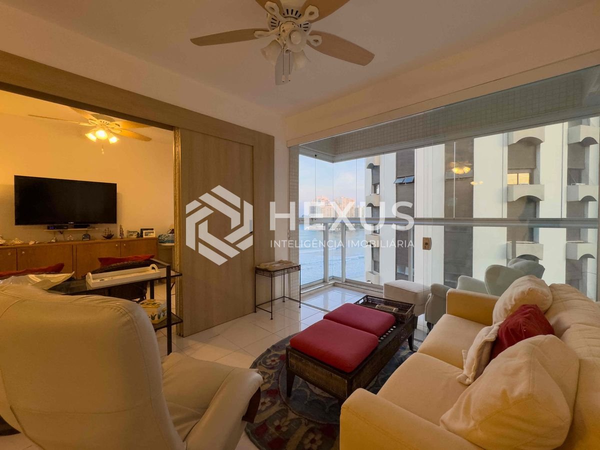Foto 2 de Apartamento reformado com varanda na beira mar da Praia das Asturias, Guaruja