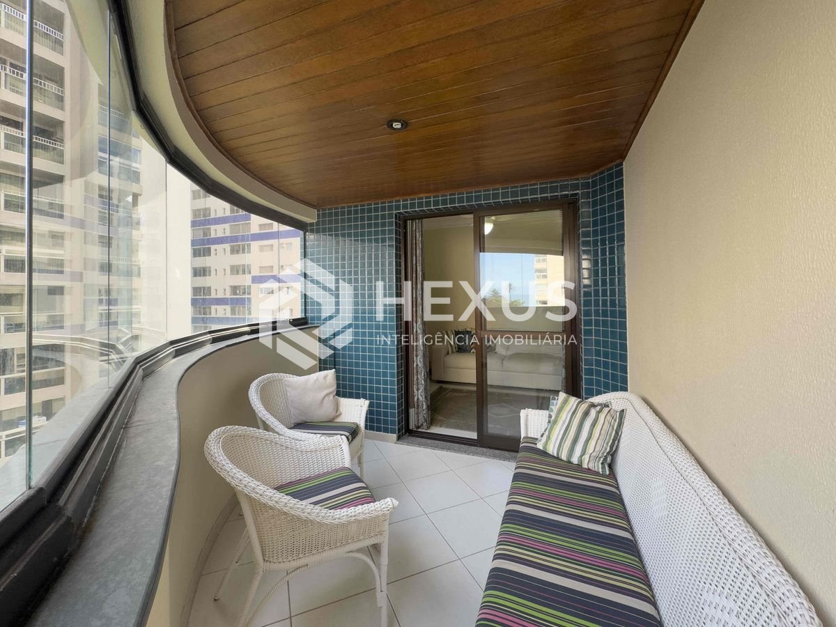 Foto 5 de Apartamento com varanda e vista mar em prédio com lazer a uma quadra da Praia das Pitangueiras, Guaruja