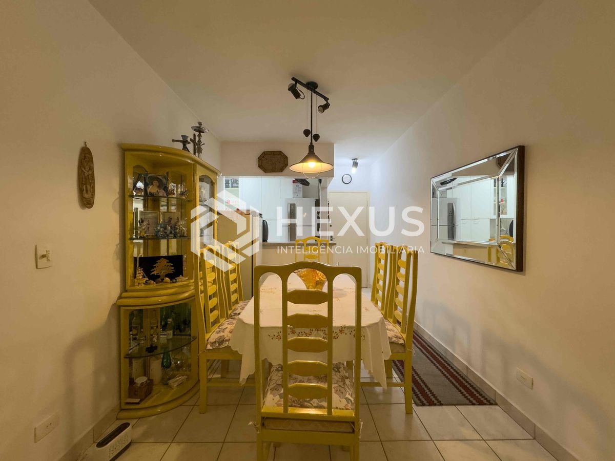 Foto 5 de Apartamento com despesas baixas a duas quadras da Praia das Pitangueiras de 2 quartos com 1 vaga, Guarujá-SP