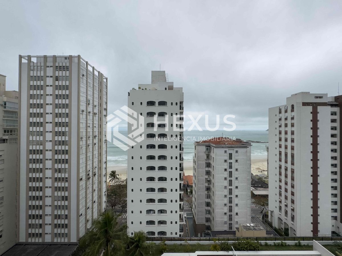 Foto 2 de Apartamento com varanda, vista mar e lazer na quadra-mar da Praia das Pitangueiras, Guaruja