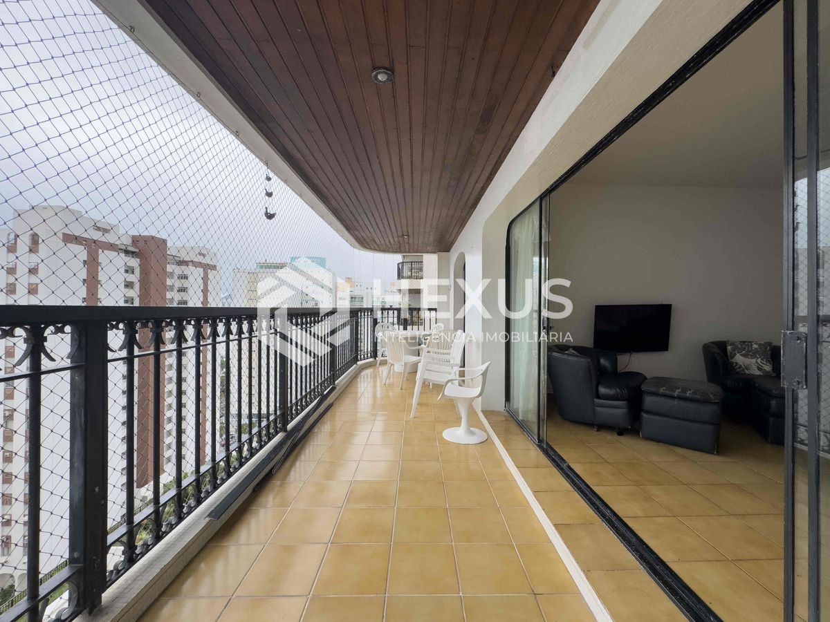 Foto 4 de Apartamento com varanda, vista mar e lazer na quadra-mar da Praia das Pitangueiras, Guaruja