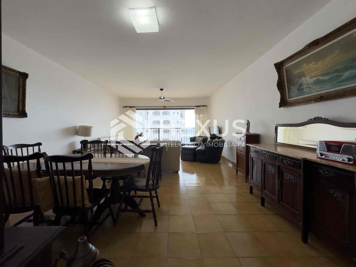 Foto 5 de Apartamento com varanda, vista mar e lazer na quadra-mar da Praia das Pitangueiras, Guaruja