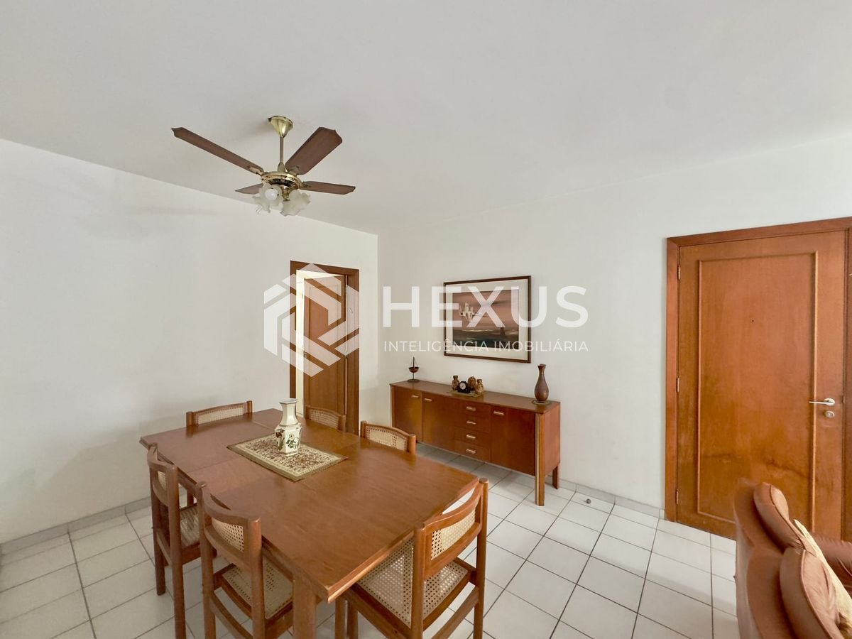 Foto 5 de Apartamento com varanda vista mar e lazer na beira mar da Praia das Pitangueiras, Guaruja
