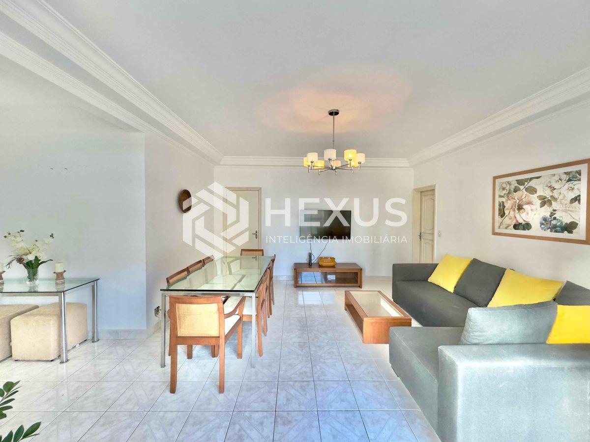 Foto 4 de Apartamento com varanda e vista mar na quadra-mar da Praia das Pitangueiras, Guaruja