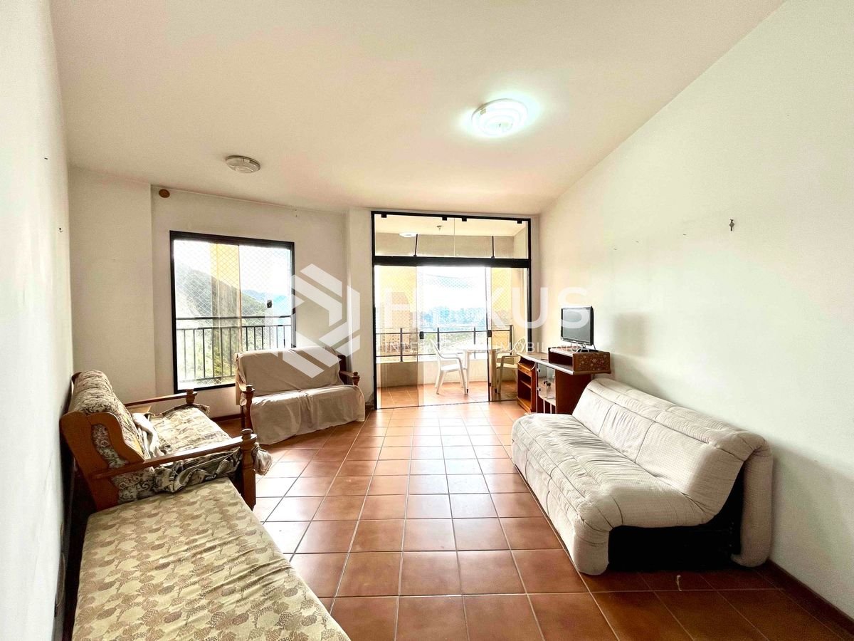Foto 2 de Apartamento com varanda e vista mar na beira mar da Praia das Pitangueiras, Guaruja