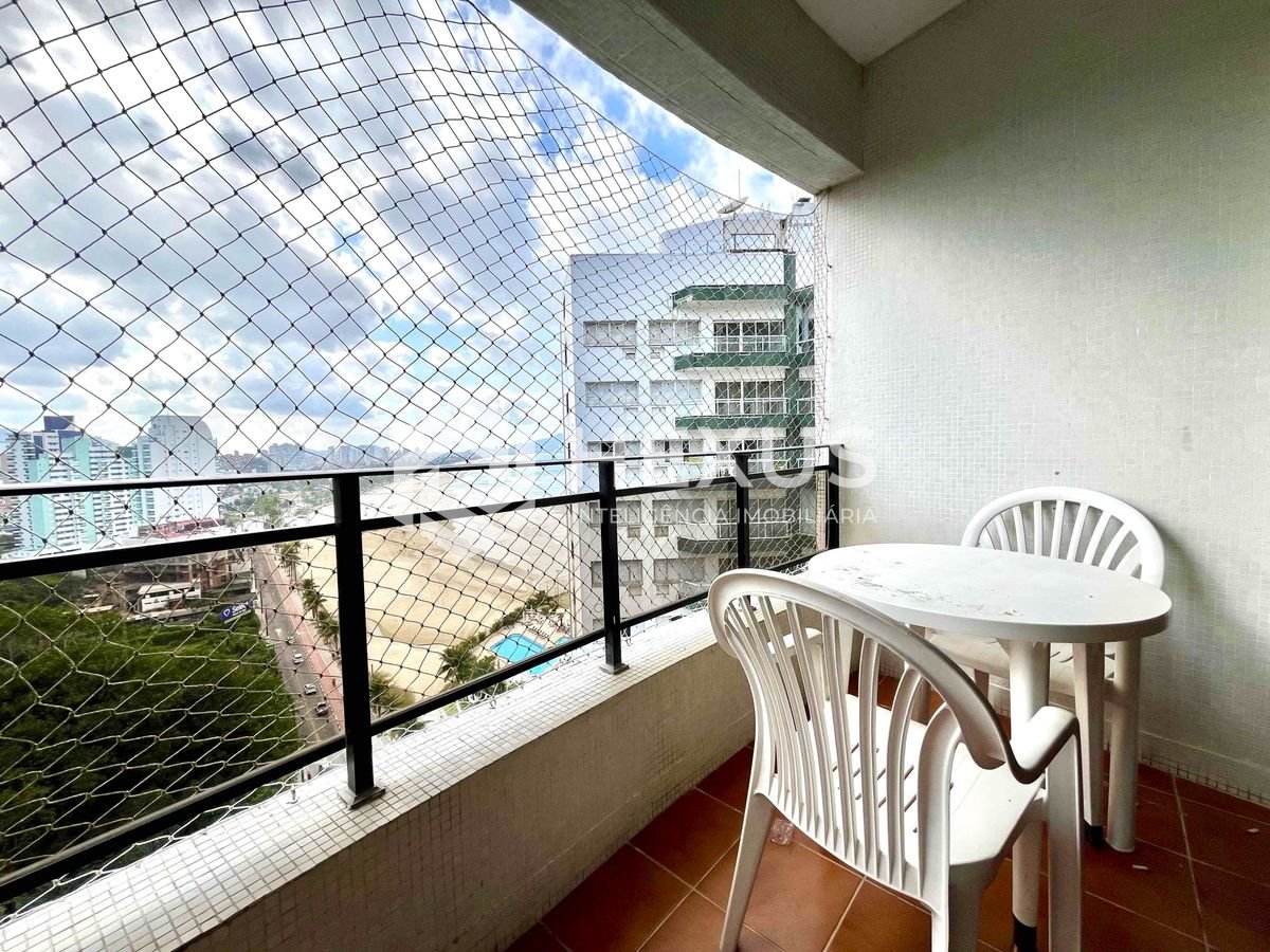 Foto 3 de Apartamento com varanda e vista mar na beira mar da Praia das Pitangueiras, Guaruja