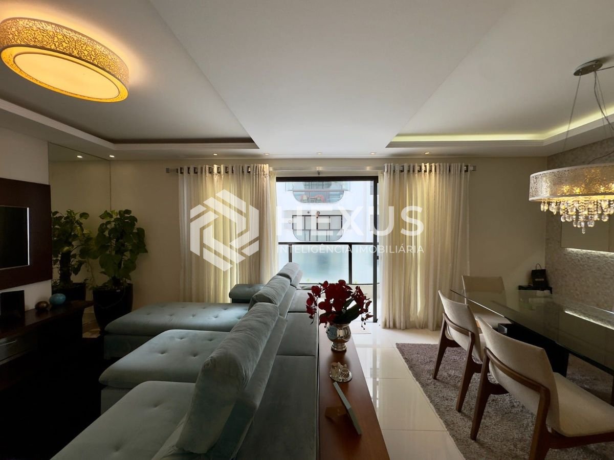 Foto 3 de Apartamento reformado e mobiliado com varanda e lazer a duas quadras da Praia das Pitanguerais, Guaruja