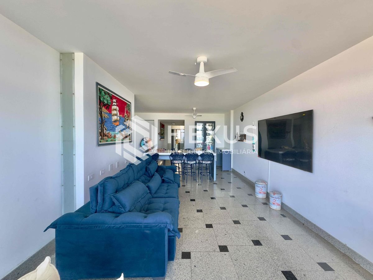 Foto 5 de Apartamento frente mar com varanda e vista mar na Praia das Pitangueira, Guaruja