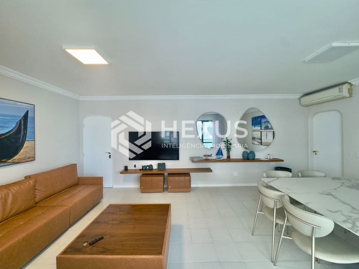 Foto 2 de Apartamento com varanda e lazer na Praia das Pitangueiras, Guaruja