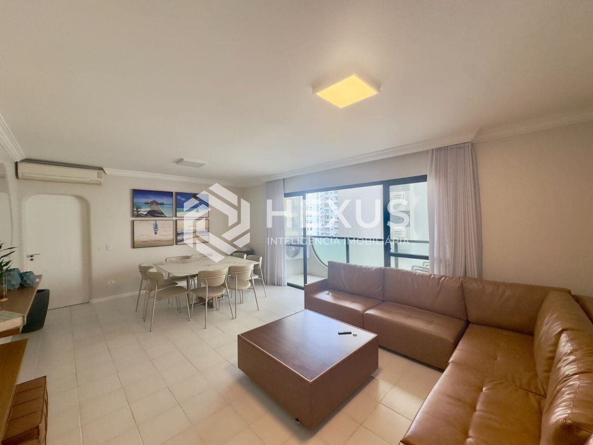 Foto 3 de Apartamento com varanda e lazer na Praia das Pitangueiras, Guaruja