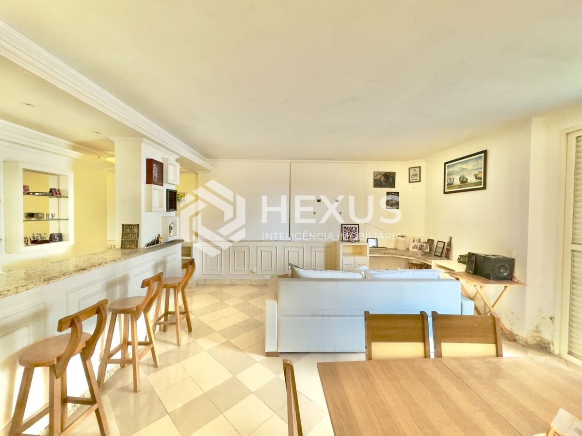 Foto 5 de Apartamento garden frente mar com varanda na Praia das Pitangueiras, Guaruja