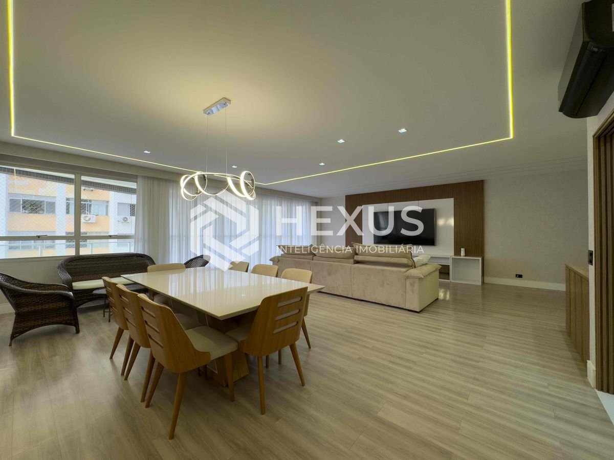 Foto 2 de Apartamento reformado e mobiliado com varanda e lazer na Praia das Pitangueiras, Guaruja