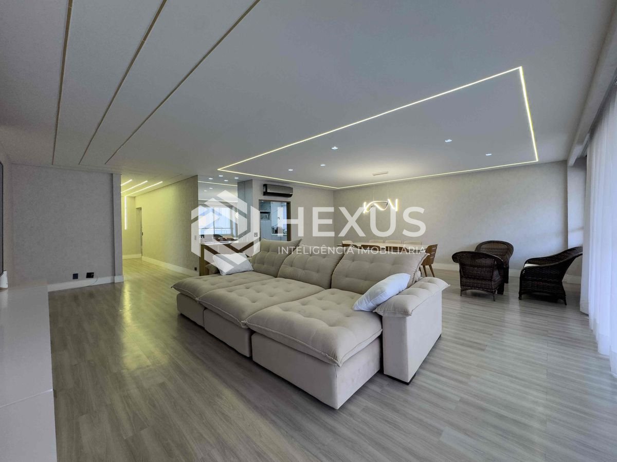 Foto 4 de Apartamento reformado e mobiliado com varanda e lazer na Praia das Pitangueiras, Guaruja