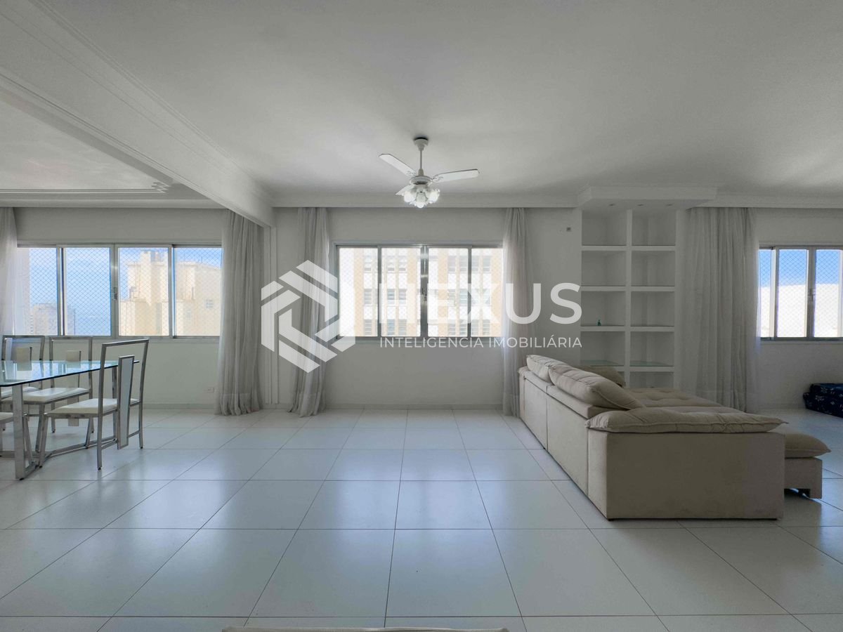 Foto 2 de Apartamento com varanda e vista mar na quadra mar da Praia das Pitangueiras, Guaruja - Hexus