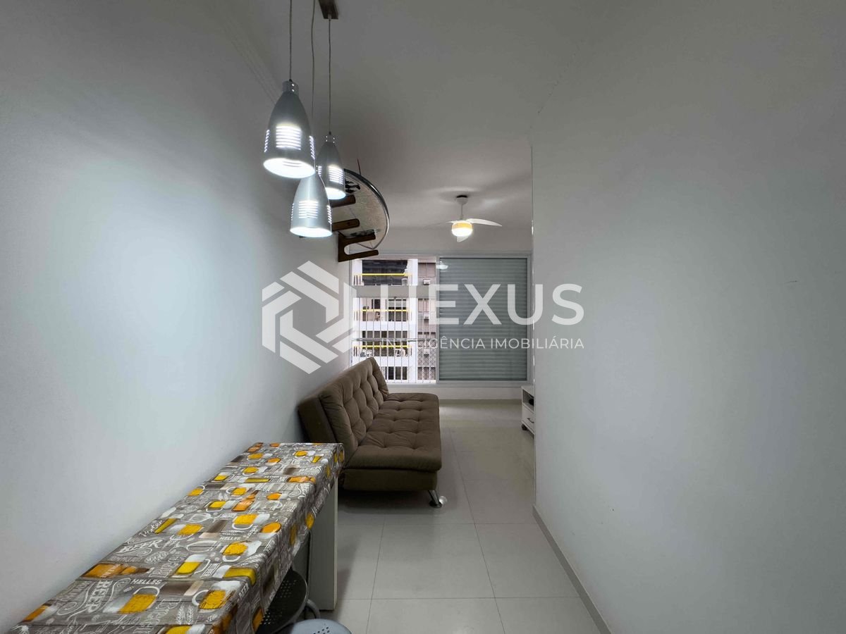 Foto 3 de Apartamento a uma quadra da Praia das Pitangueiras, Guaruja