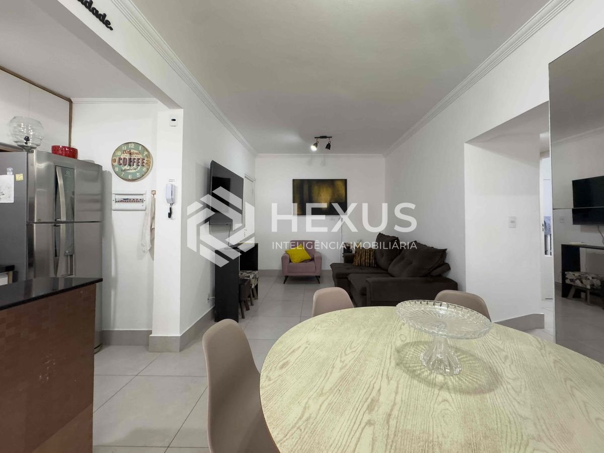 Foto 3 de Apartamento reformado e mobiliado a uma quadra da Praia das Pitangueiras de 2 quartos (1 suíte) com 1 vaga, Guarujá-SP