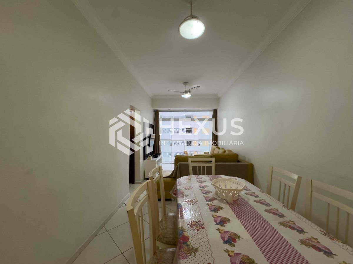 Foto 2 de Apartamento com varanda e vista livre a uma quadra da Praia das Pitangueiras de 2 quartos com 1 vaga, Guarujá-SP