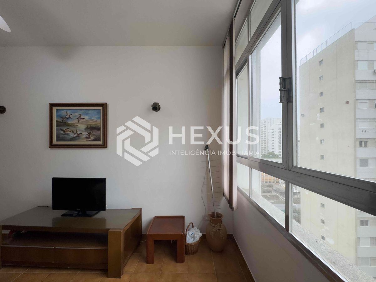 Foto 3 de Apartamento com vista livre a uma quadra da Praia das Pitangueiras, Guaruja
