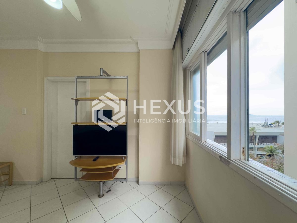 Foto 2 de Apartamento com vista mar na beira mar da Praia das Pitangueiras, Guaruja