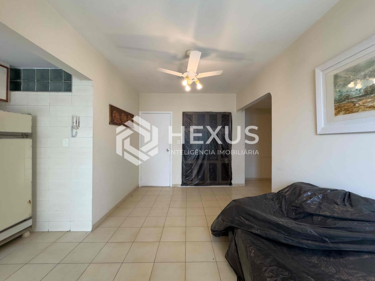 Foto 3 de Apartamento com varanda e vista livre a uma quadra da Praia das Pitangueiras de 2 quartos (1 suíte) com 1 vaga, Guarujá-SP
