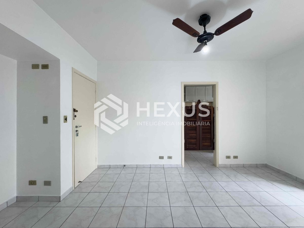 Foto 2 de Apartamento com varanda e vista livre a uma quadra da Praia das Pitangueiras, Guaruja