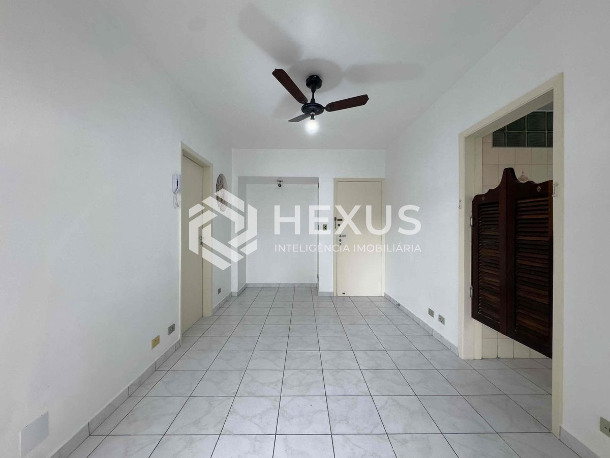 Foto 4 de Apartamento com varanda e vista livre a uma quadra da Praia das Pitangueiras, Guaruja