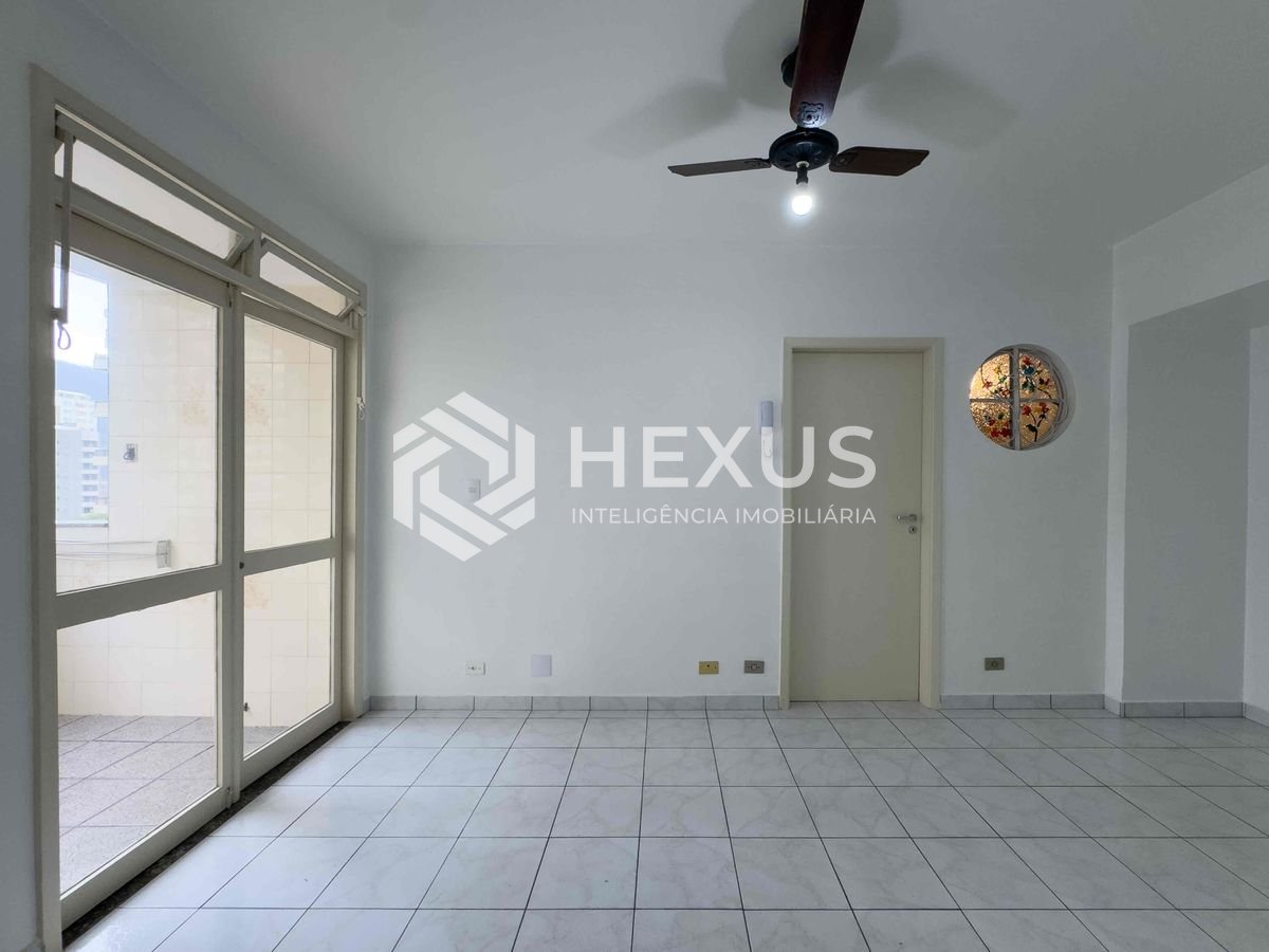 Foto 5 de Apartamento com varanda e vista livre a uma quadra da Praia das Pitangueiras, Guaruja