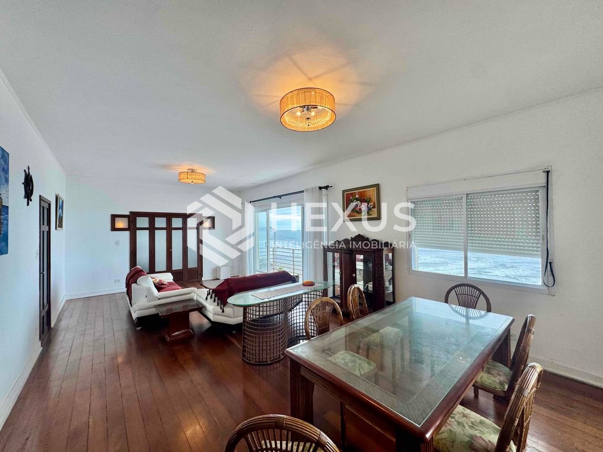 Foto 5 de Apartamento frente mar com varanda e vista mar na Praia das Pitangueiras, Guaruja