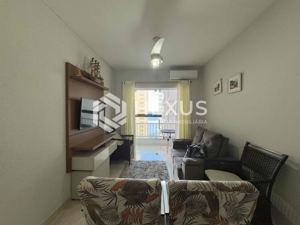 Foto 2 de Apartamento com varanda e vista mar a uma quadra da Praia das Pitangueiras de 2 quartos com 1 vaga, Guarujá-SP