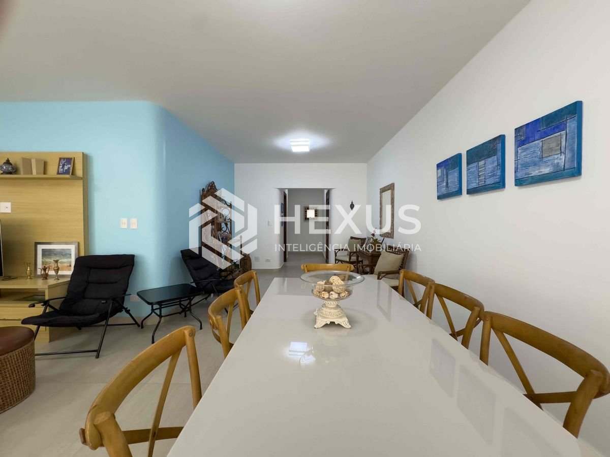 Foto 3 de Apartamento com varanda e vista livre a uma quadra da Praia das Pitangueiras de 3 quartos (3 suítes) com 2 vagas, Guarujá-SP