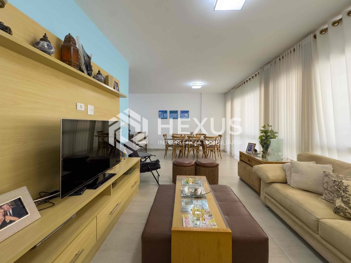 Foto 5 de Apartamento com varanda e vista livre a uma quadra da Praia das Pitangueiras de 3 quartos (3 suítes) com 2 vagas, Guarujá-SP